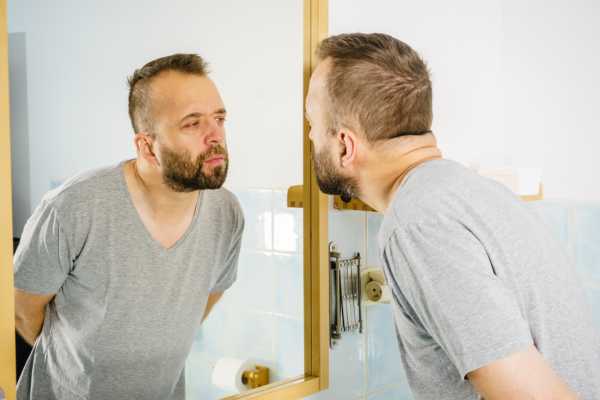 How Do Bathroom Mirrors Get Dirty?