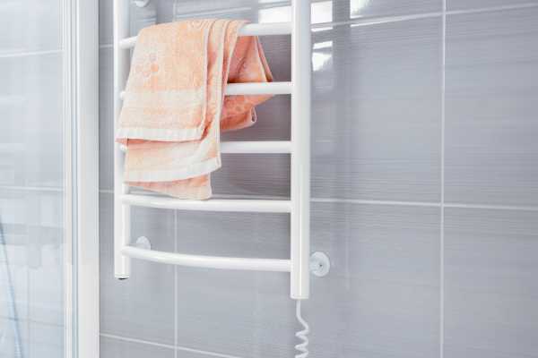 Where Is The Best Place To Put Towel Rack In Bathroom?
