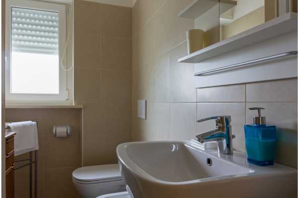 Maximizing Natural Light In Small Bathrooms