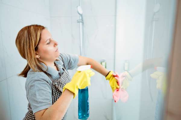 Natural Cleaning Solutions Clean Shower Doors